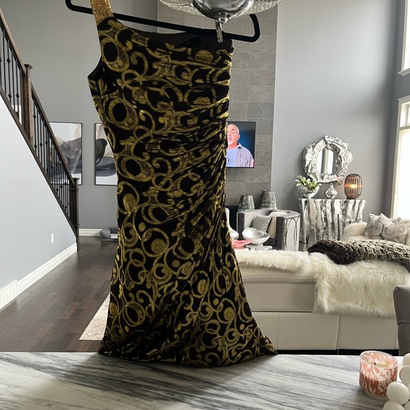 Aidan Mattox ✨ formal gown size ✨✨4 it’s a stunner✨ - Picture 7 of 16